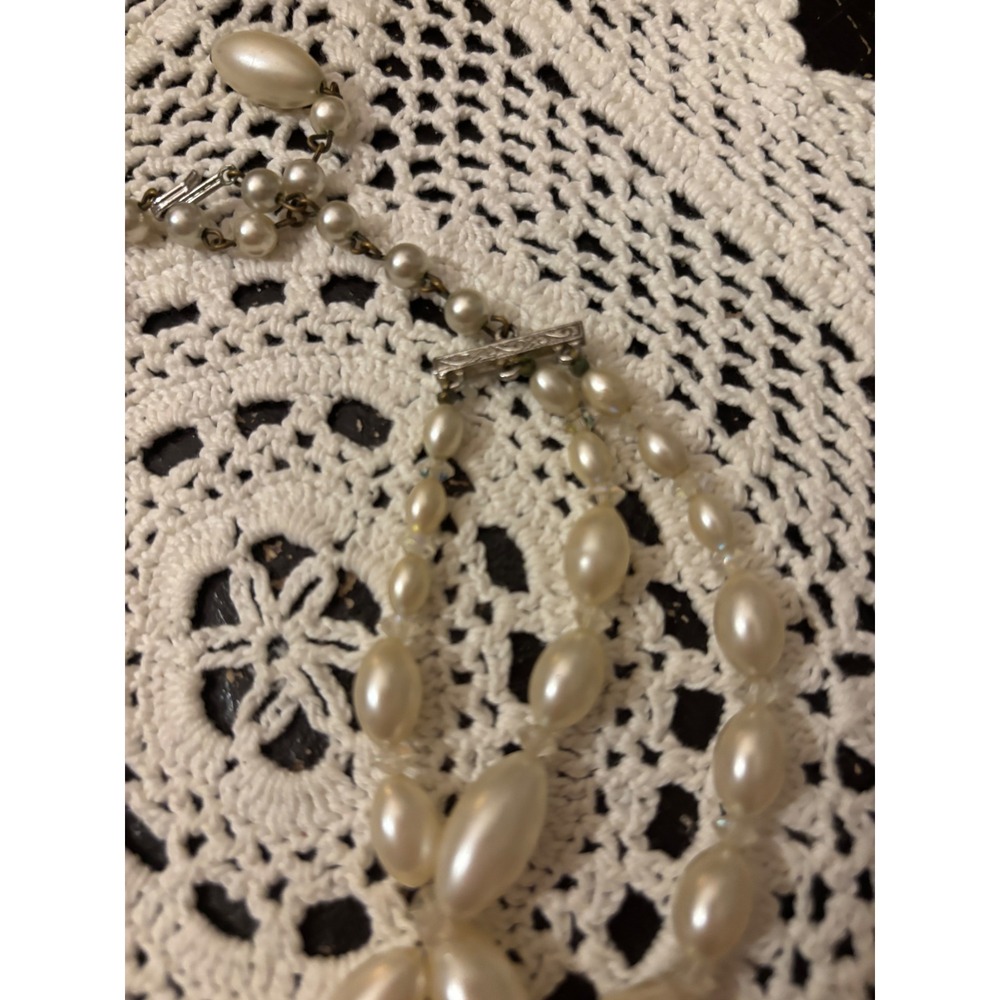 Triple Strand Faux Pearl Rice Bead Necklace AB Crystal Iridescent Cream vintage - Picture 9 of 16